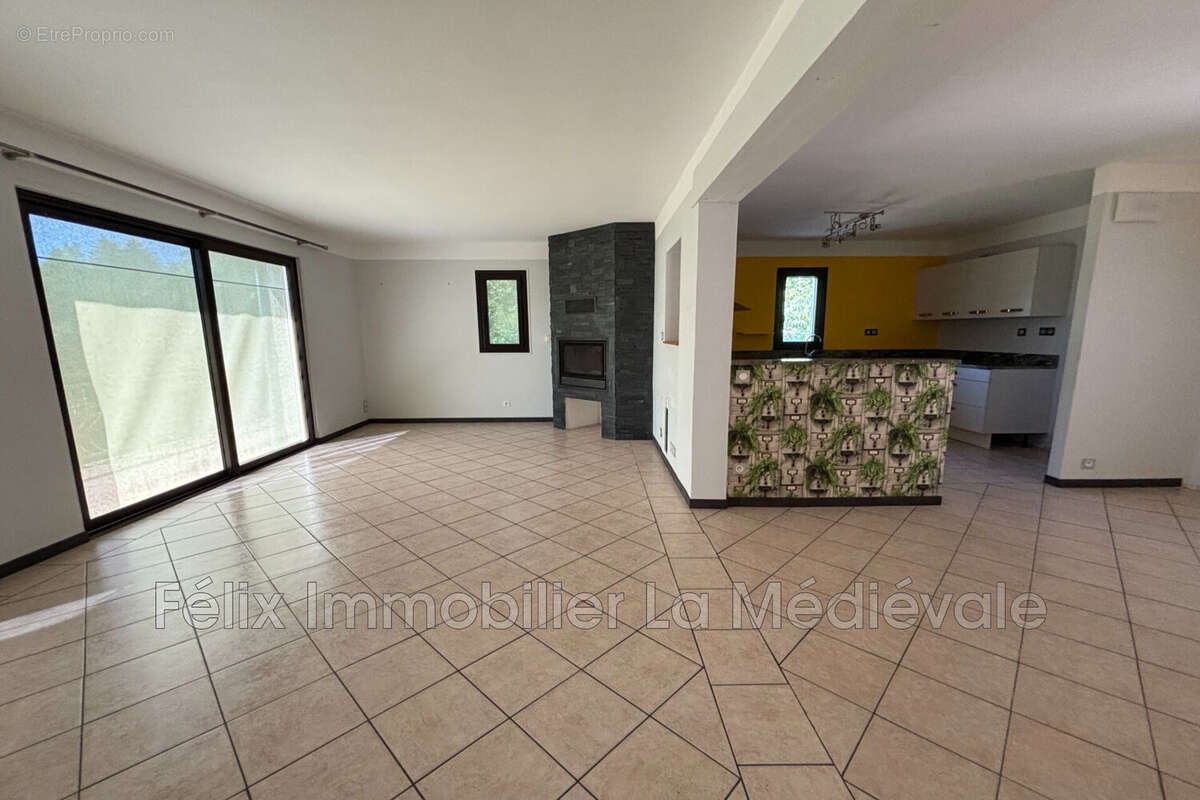 Maison 131 m² à Sarlat-La-Caneda  - photo 4
