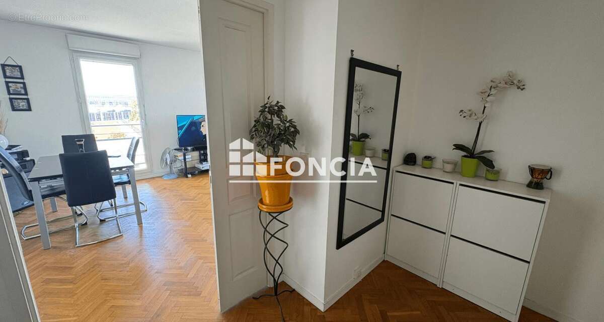 Appartement à FRESNES