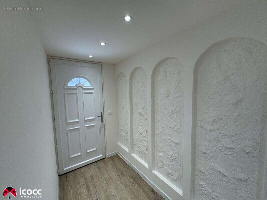 Maison 85 m² à Les Magnils-Reigniers  - photo 8