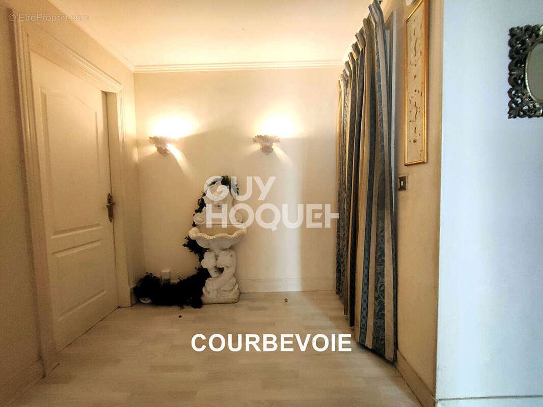 Appartement à COURBEVOIE