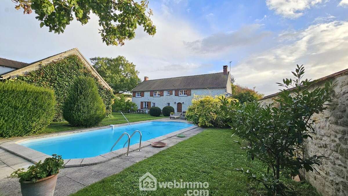 Venez découvrir cette belle propriété de 194 m².
