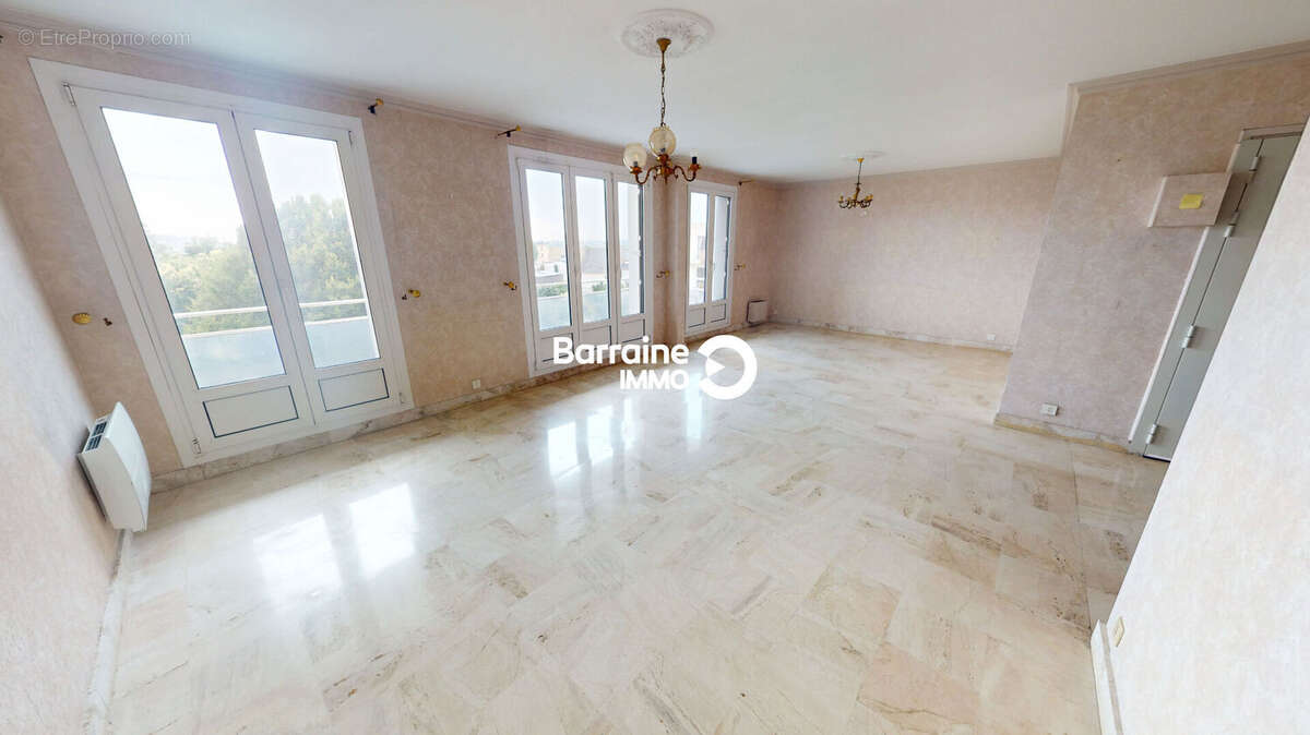A vendre brest proche croix rouge appt t4 90m² deux chambres balcon ascenseur garage - photo 3