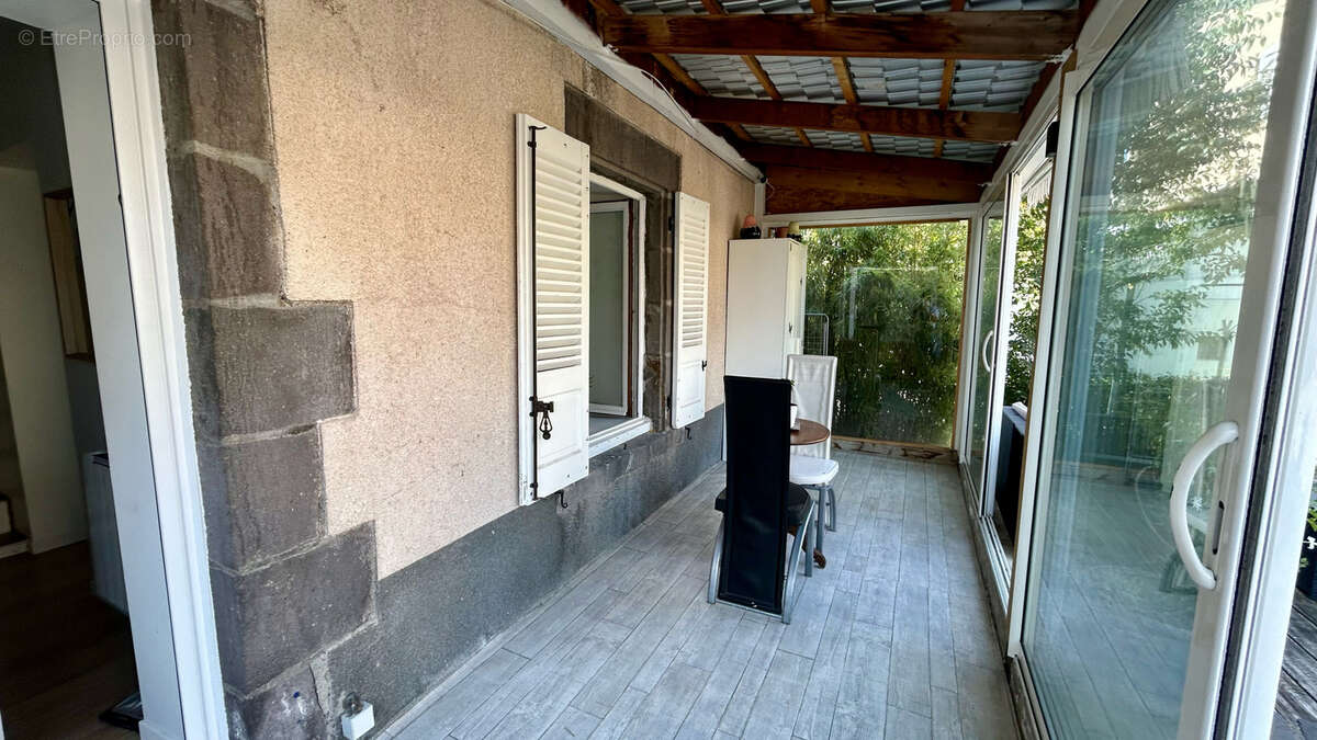 CHATEAUGAY - Maison de bourg Auvergnate de 101 m2, 3 chambres, garage, cave et parking double. - photo 16
