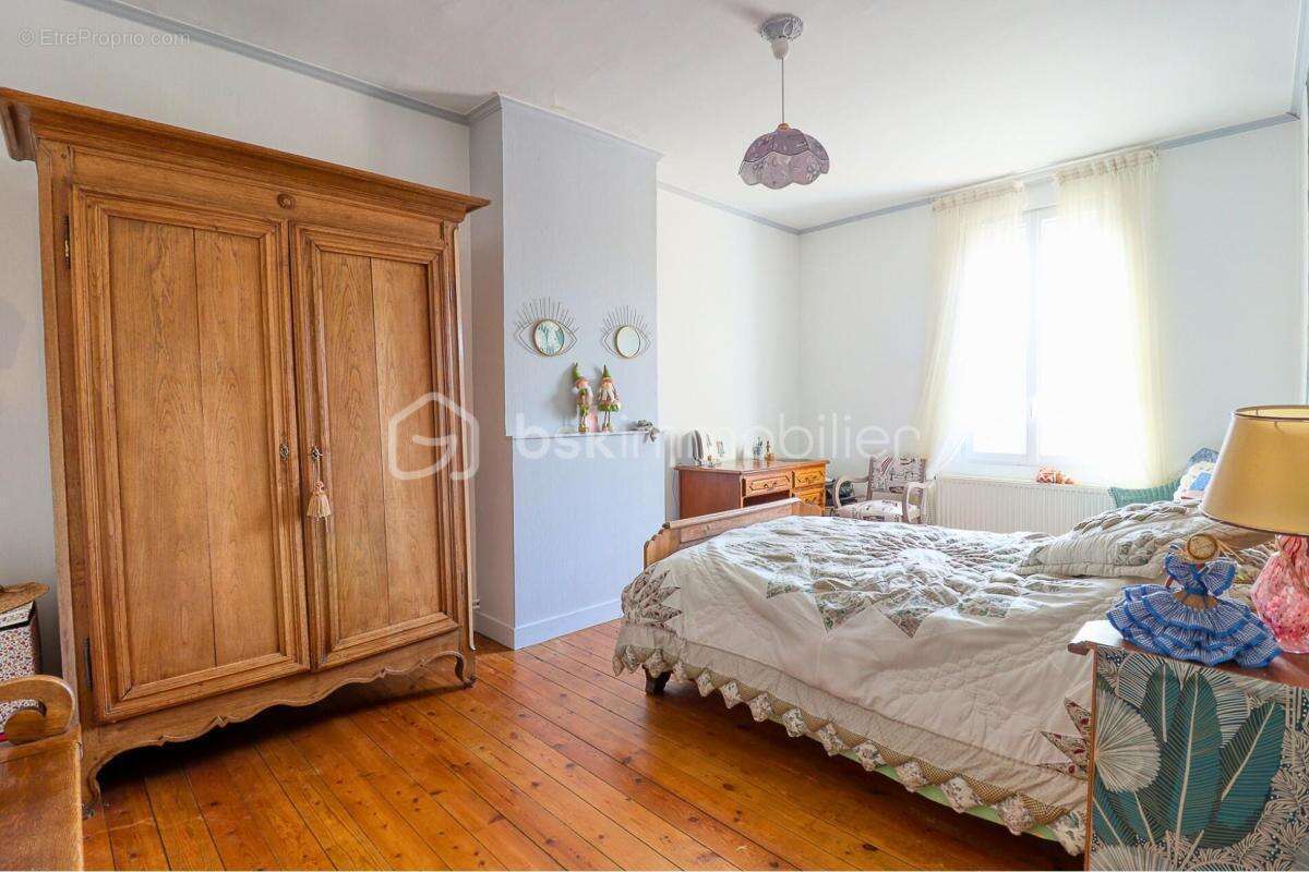 Maison de caractère 115 m² - 6 pièces - 3 chambres avec Jardin et Garage - photo 13