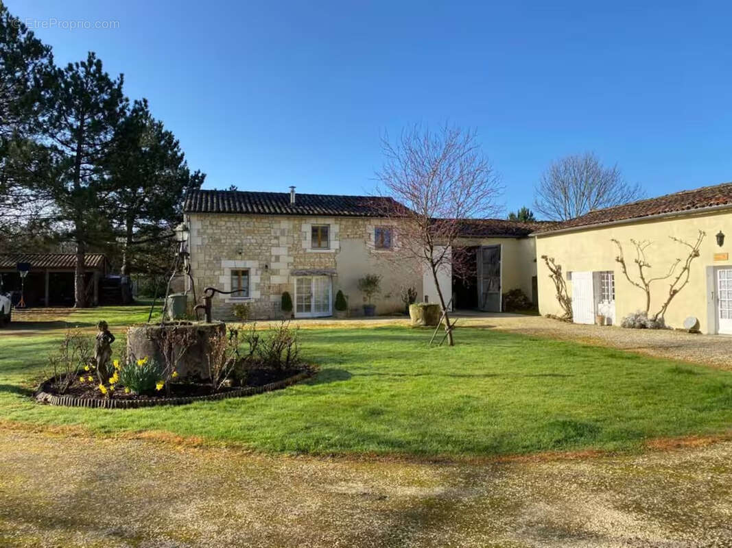 Maison à SAINT-SIGISMOND-DE-CLERMONT