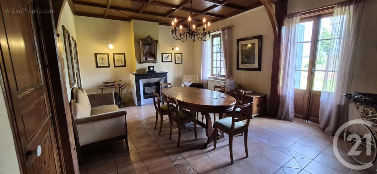 Maison 218 m² à Saint-Usuge  - photo 3