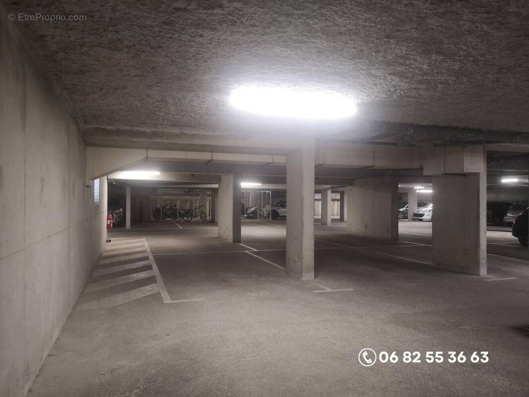 Photo 1 - Parking à TOULOUSE