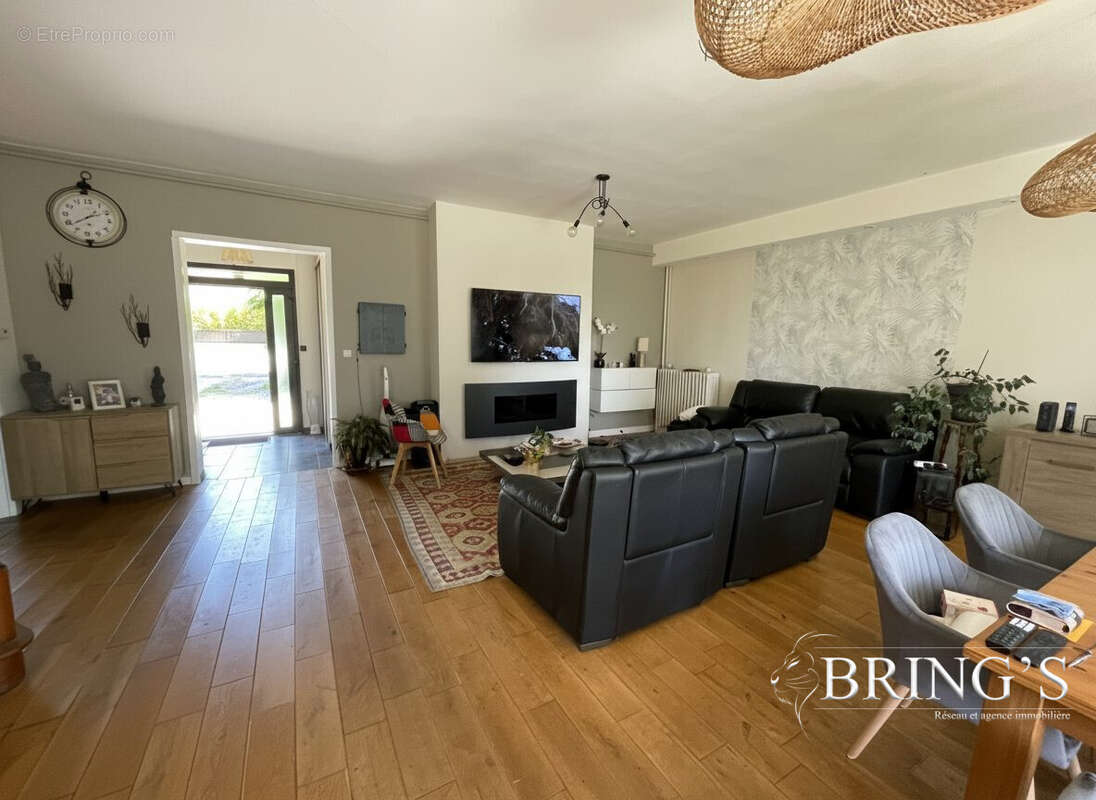 Maison 182 m² à Hauterive  - photo 4