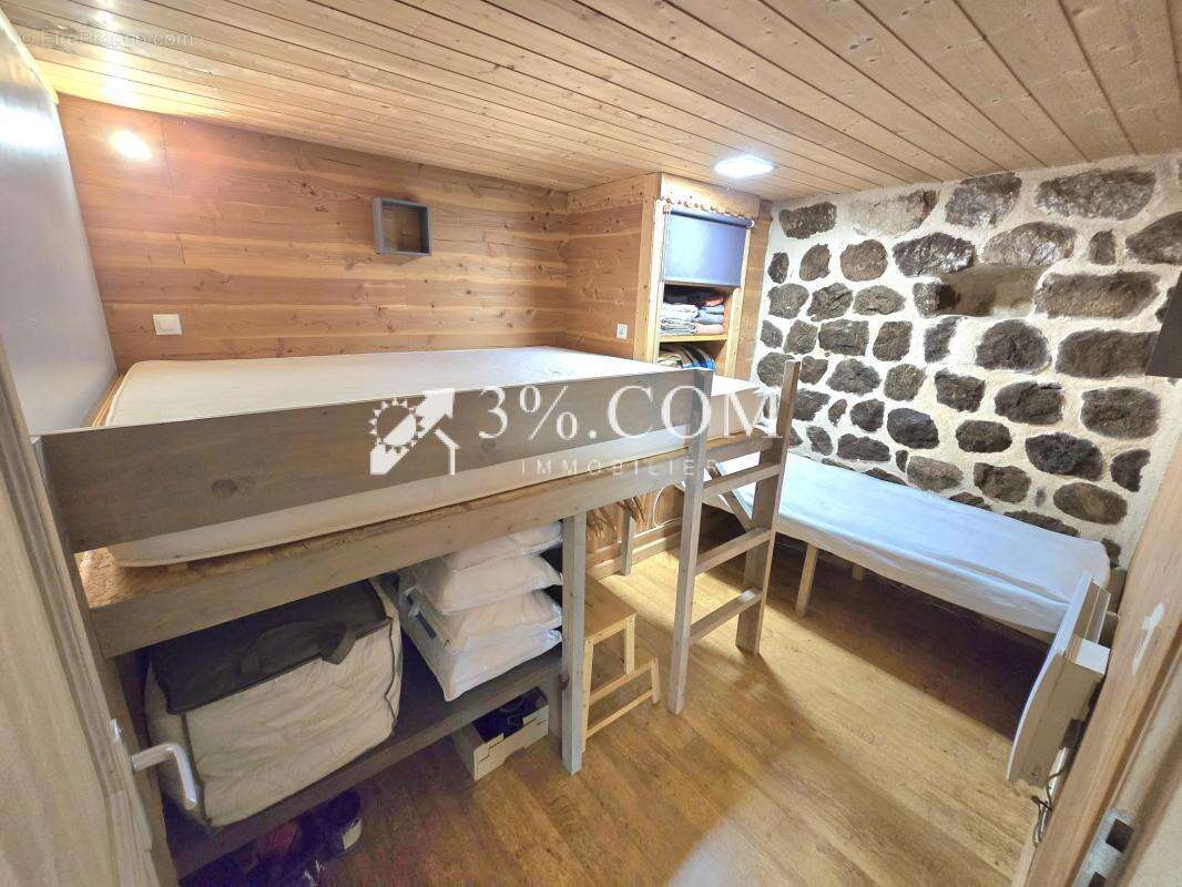 Gîte meublé 2 à 4 personnes de 36m2 dans bâtisse en pierre - photo 5