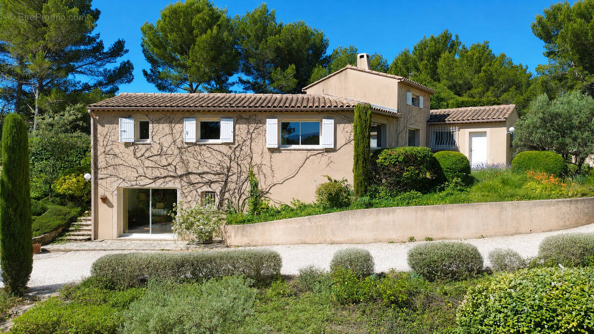 Maison à PERNES-LES-FONTAINES