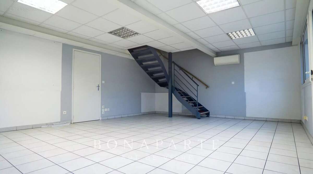 MEILLON – Locaux professionnels avec entrepôt et bureaux – 625 m² - photo 3