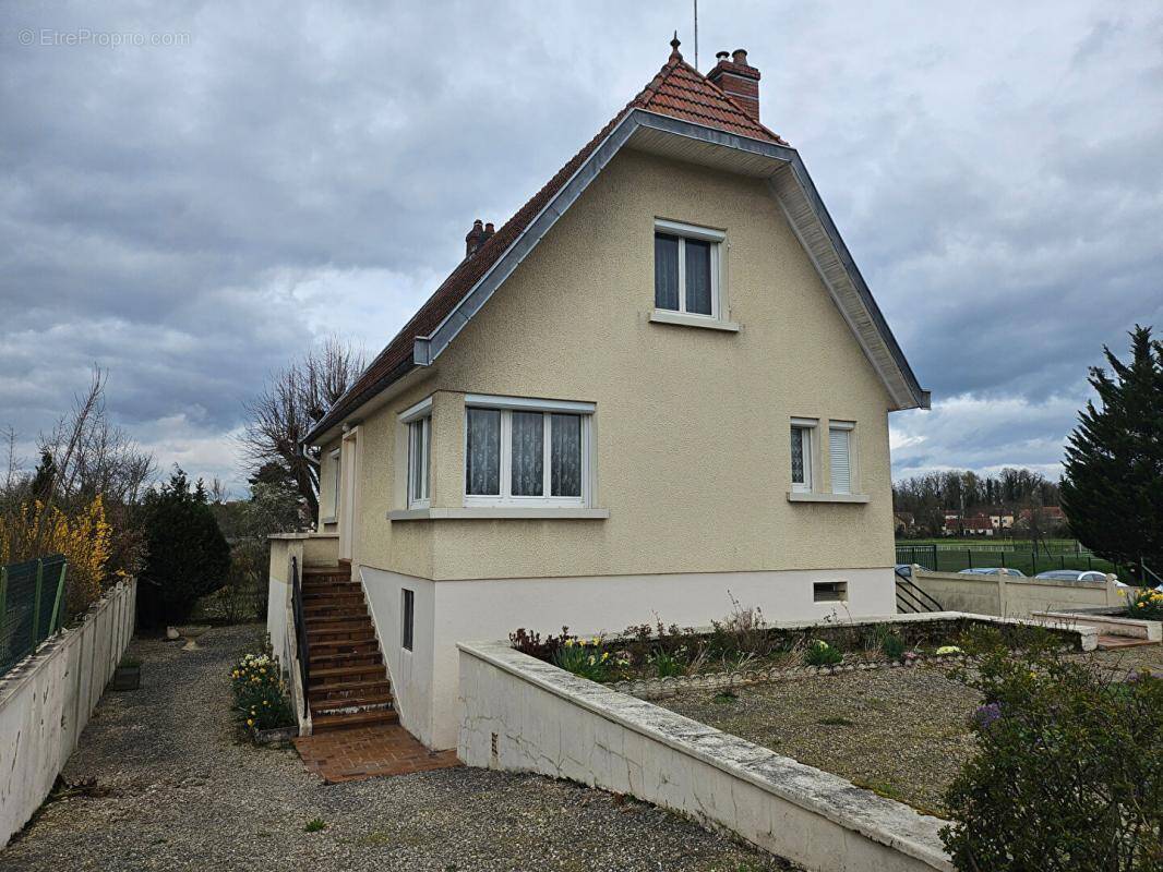 Maison à MIREBEAU-SUR-BEZE