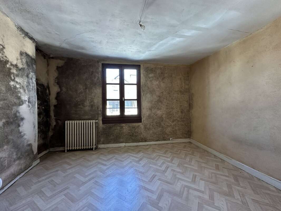 Maison à SAINT-YRIEIX-LA-PERCHE