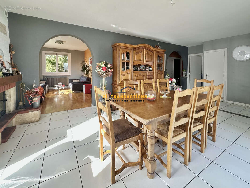 Maison à MONTROND-LES-BAINS