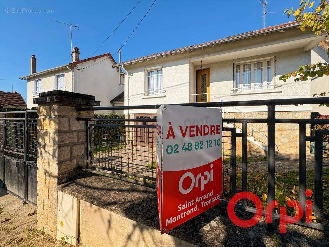 Maison à SAINT-AMAND-MONTROND