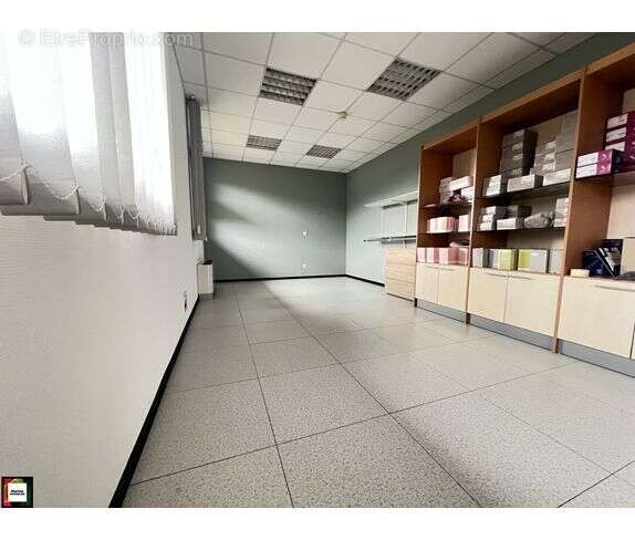 Commerce à LONGLAVILLE