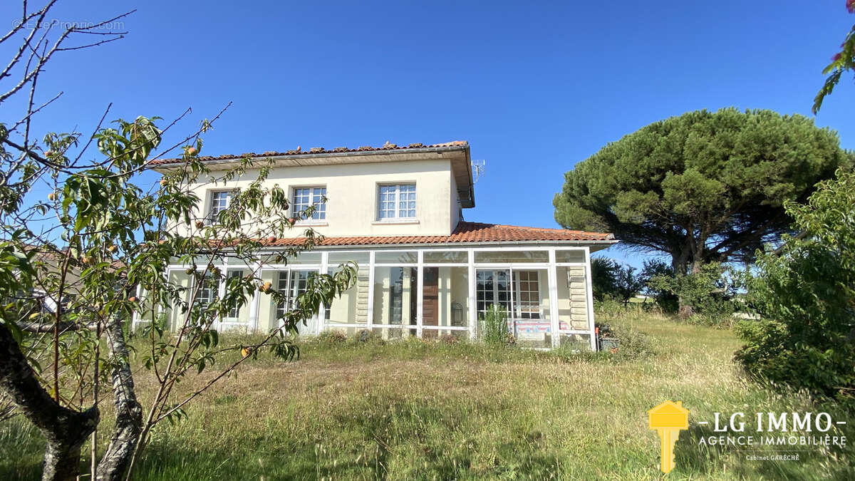 Maison à CHENAC-SAINT-SEURIN-D'UZET