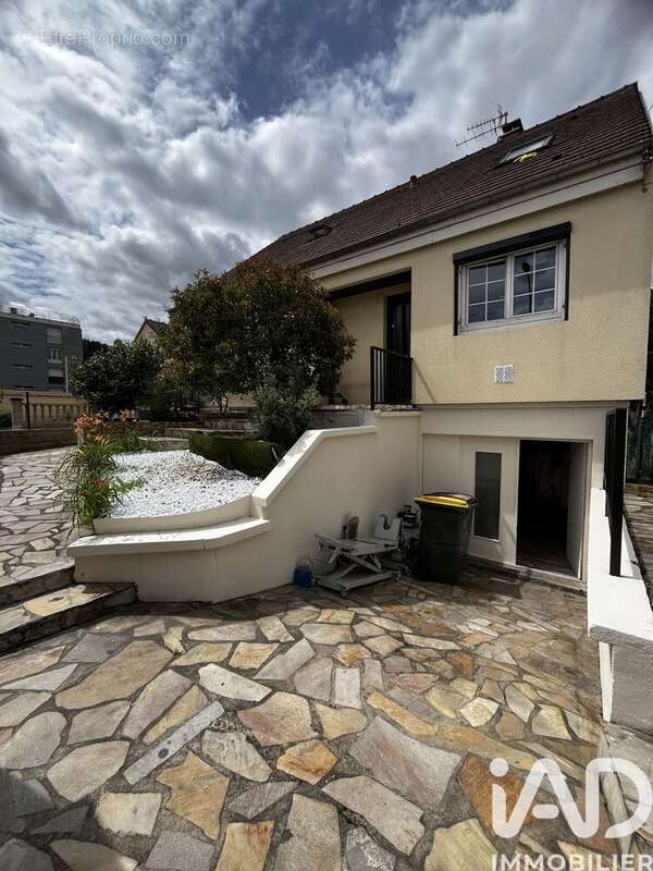 Photo 3
