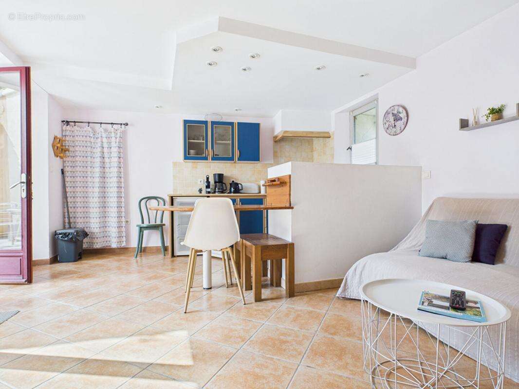 Maison à ALBA-LA-ROMAINE