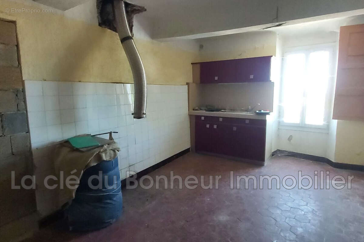 Maison 105 m² à Saint-Jurs  - photo 4