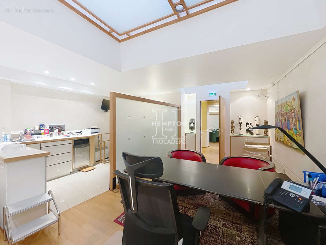 Commerce à PARIS-16E