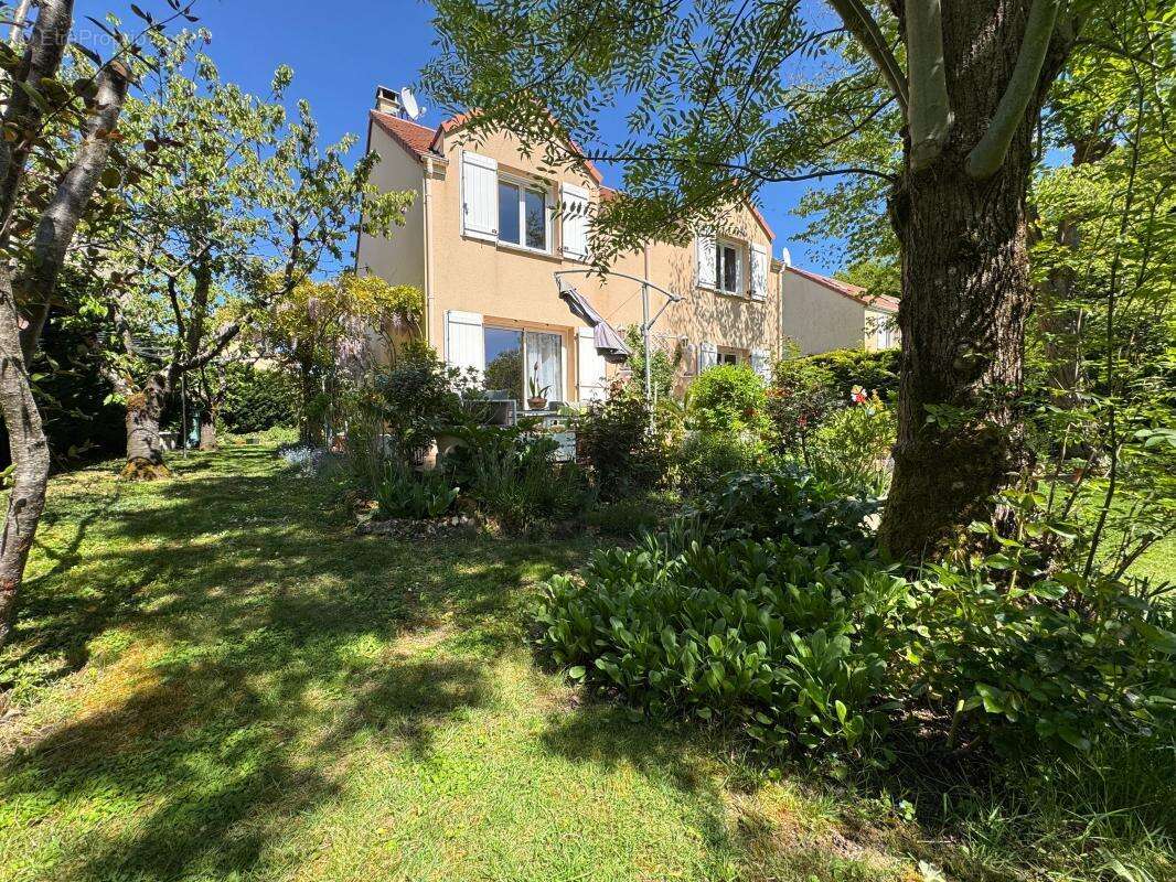 Maison à MAROLLES-EN-HUREPOIX