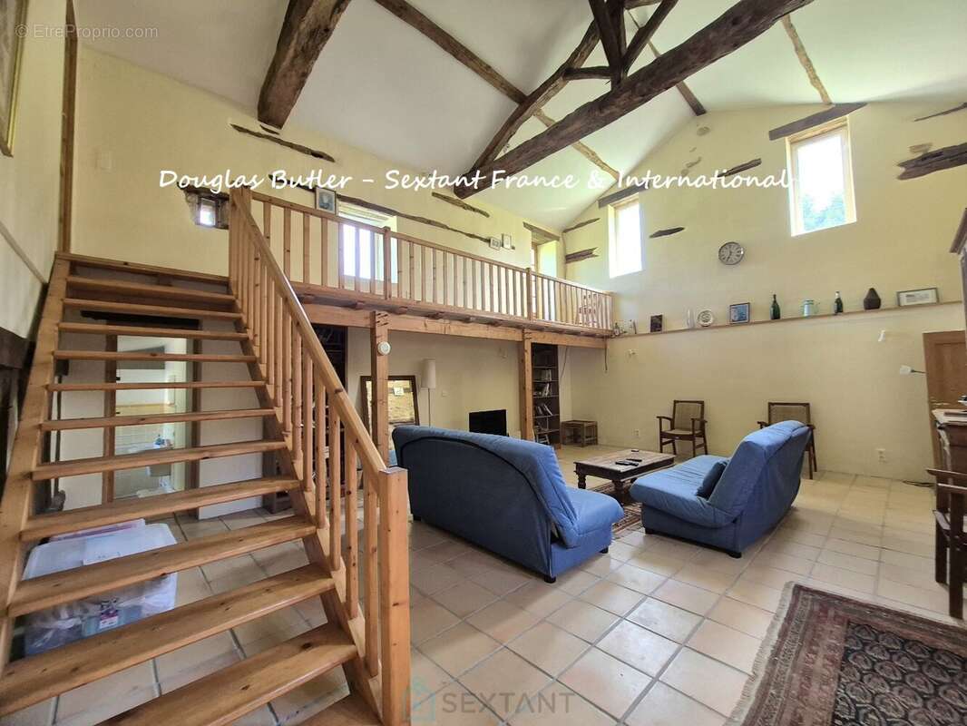 Superbe propriété en pierre de caractère avec gîte, annexe et vue dégagée - photo 15