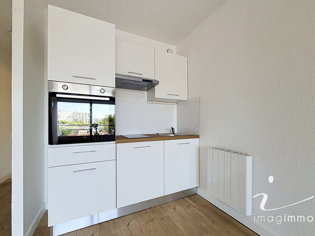 Dans une residence entre plage et port studio renove avec parking prive - photo 4