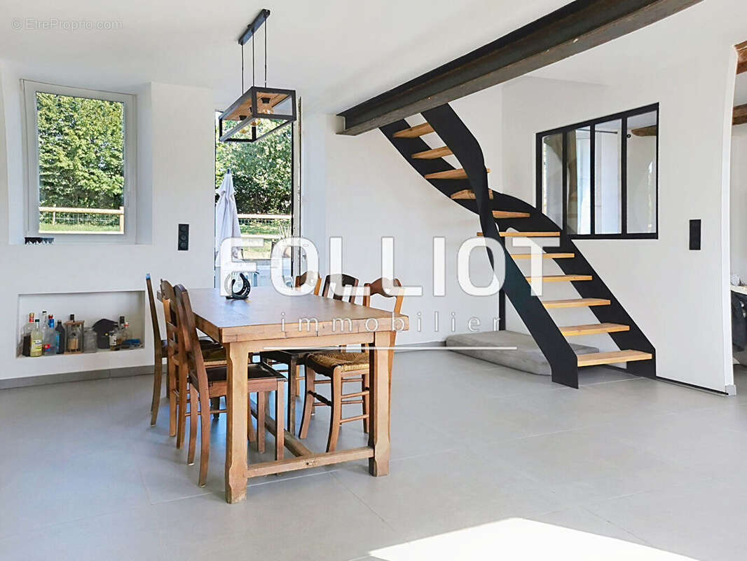 Maison avec dépendances sur 1 hectare - photo 5