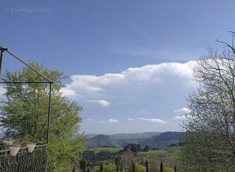 Ardèche - Magnifique Maison d'architecte de 184 m² habitable - Bel espace extérieur - Vue panoramique sur les montagnes ardèchoi - photo 18
