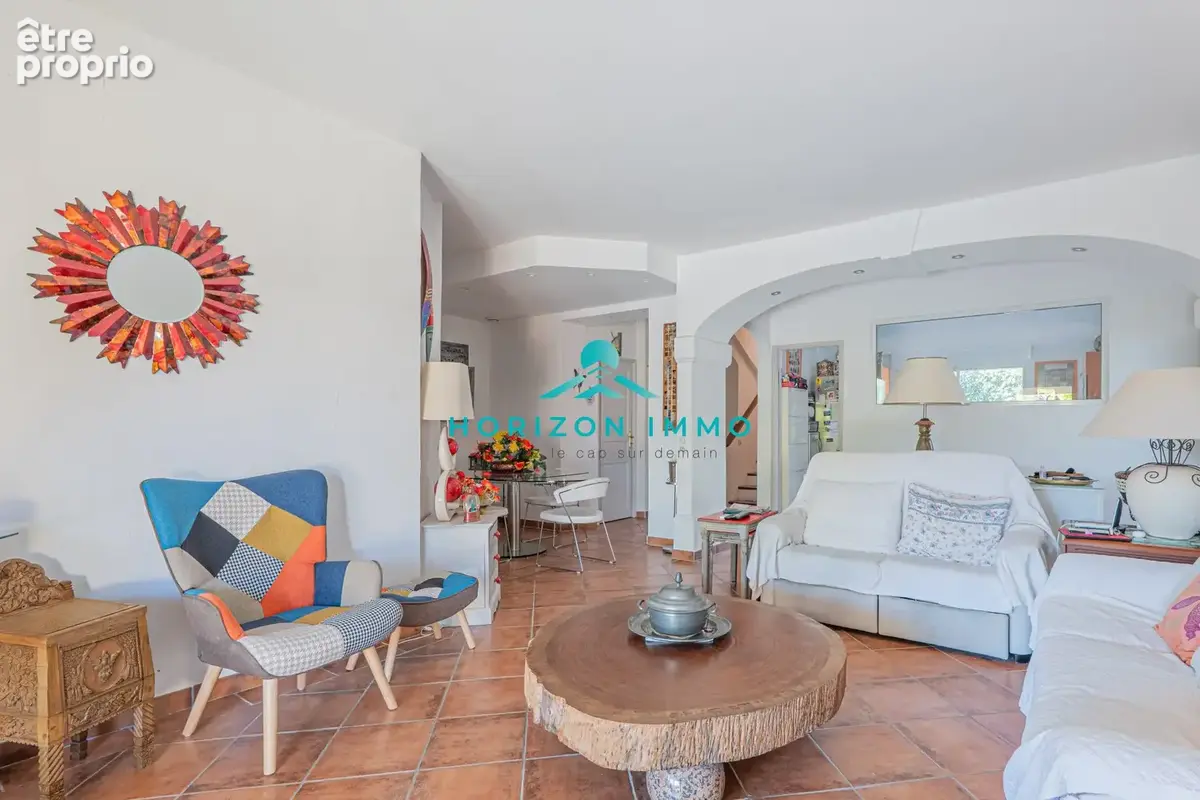 Maison 5 pièces 160 m² à vendre à Saint-Laurent-Du-Var (06700) - photo 4