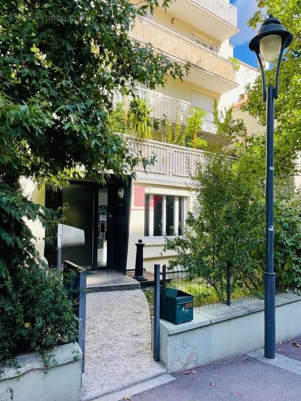 Commerce à ISSY-LES-MOULINEAUX