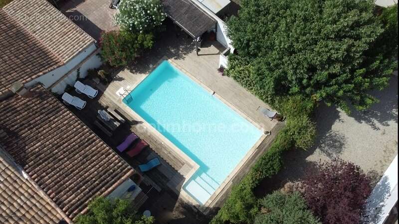 Propriété avec rendement locatif, piscine et garage - photo 17