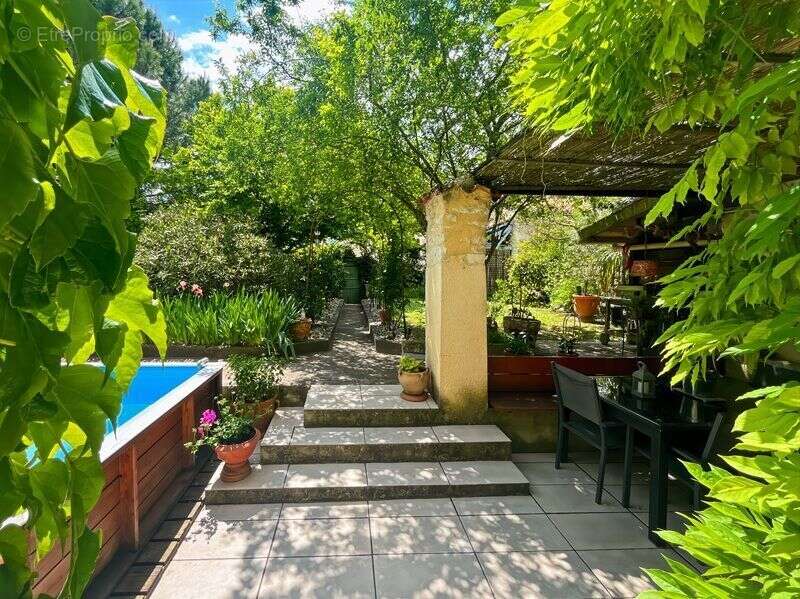 Maison de village rénovée avec jardin attenant - photo 15