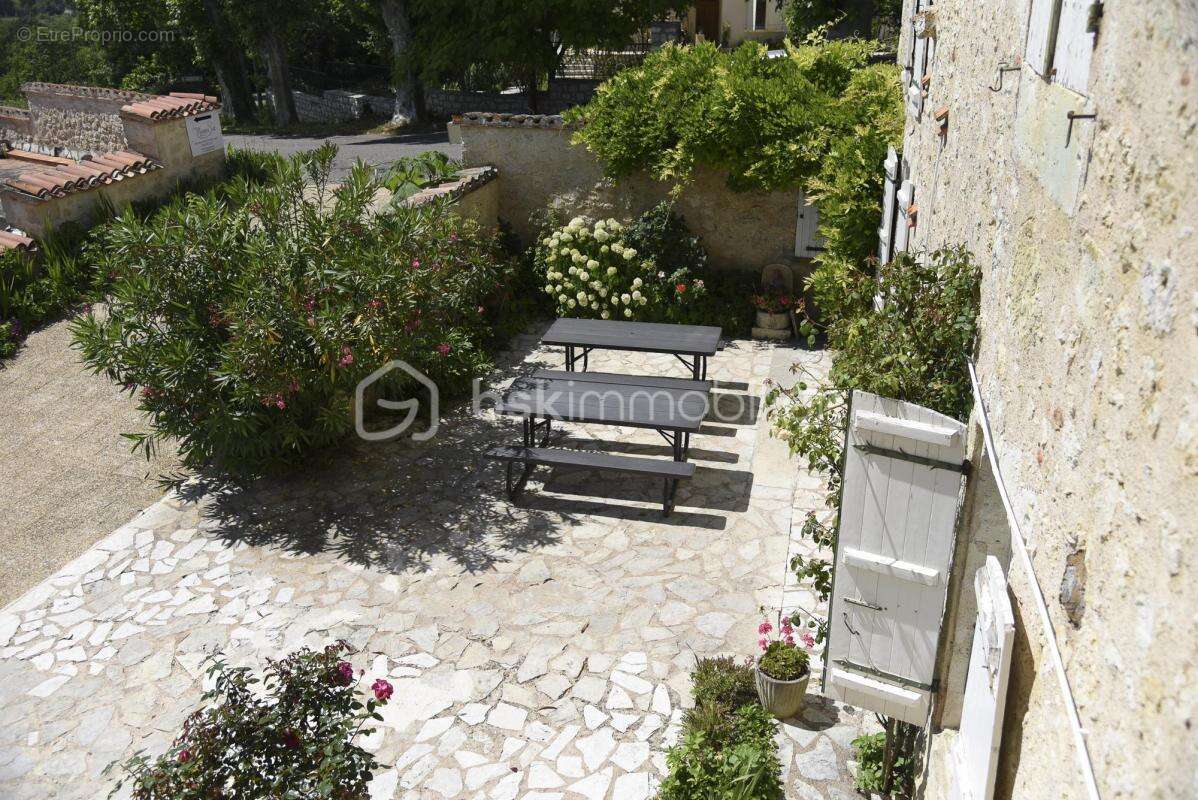 Ensemble immobilier de caractère en pierres 490m² avec activité locative rentable - photo 8