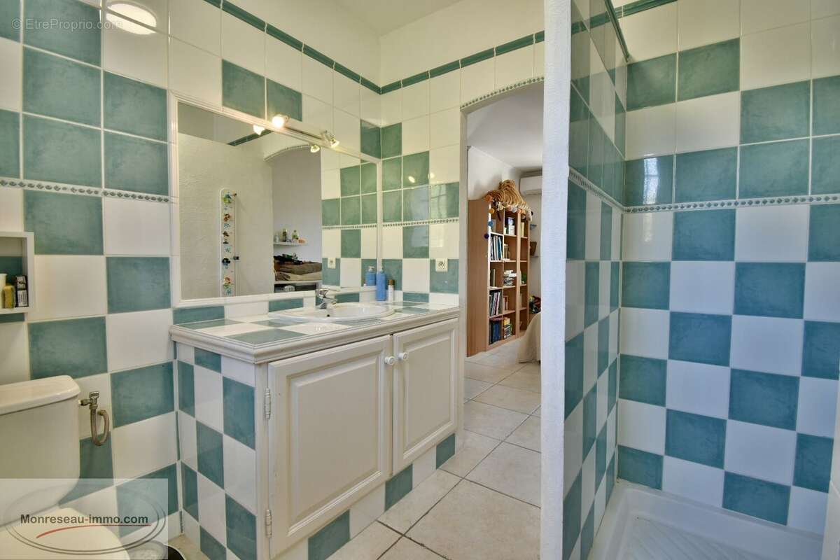 Maison à LA ROQUETTE-SUR-SIAGNE