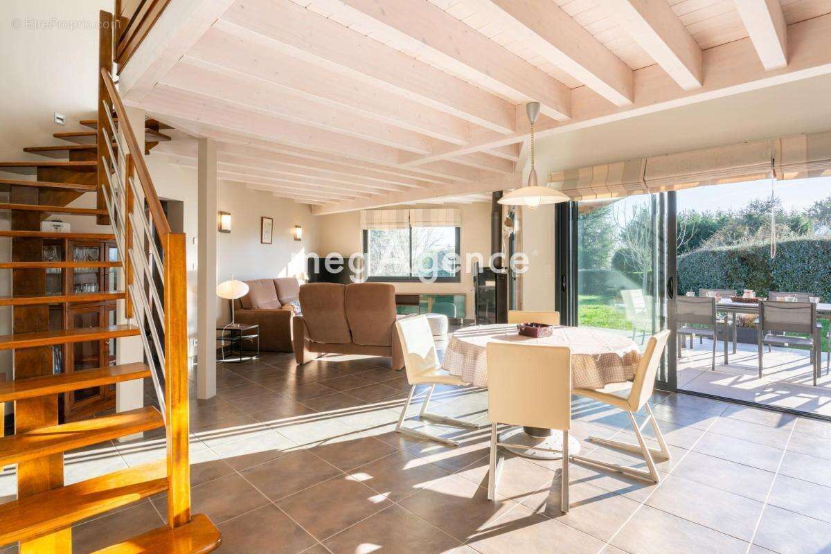 Maison à LARMOR-BADEN