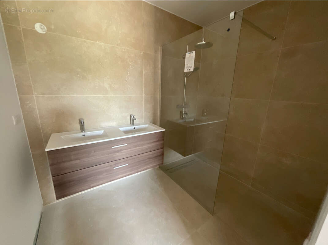 Maison à LE PUY-SAINTE-REPARADE