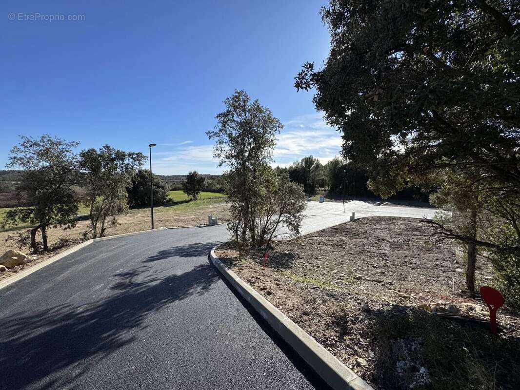 Terrain à SAINT-BAUZILLE-DE-MONTMEL