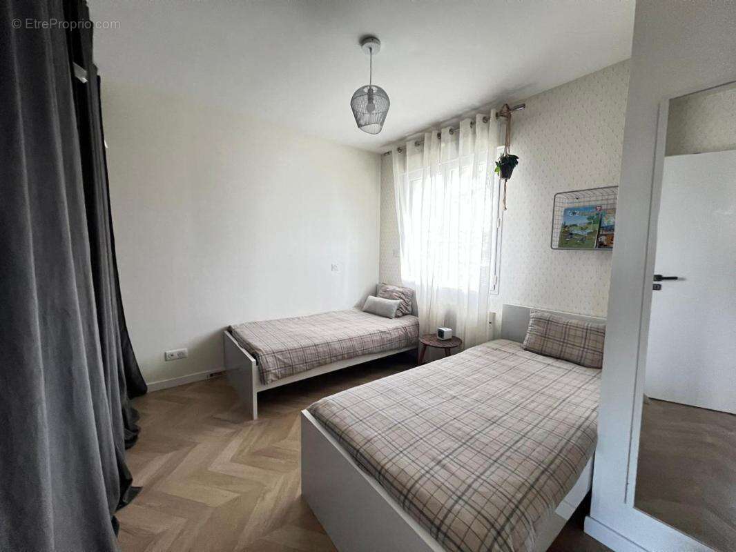 Maison à SAINT-MACAIRE-EN-MAUGES