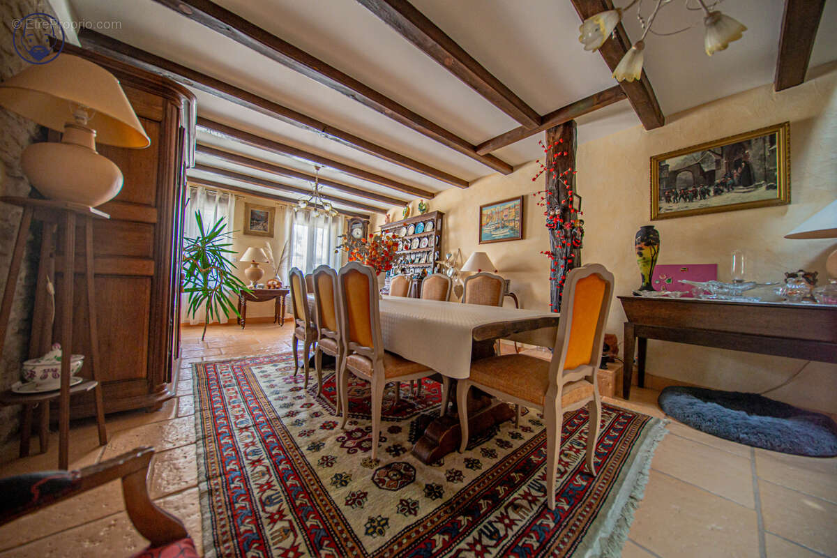 Maison avec jardin paysagé et terrasse - photo 10