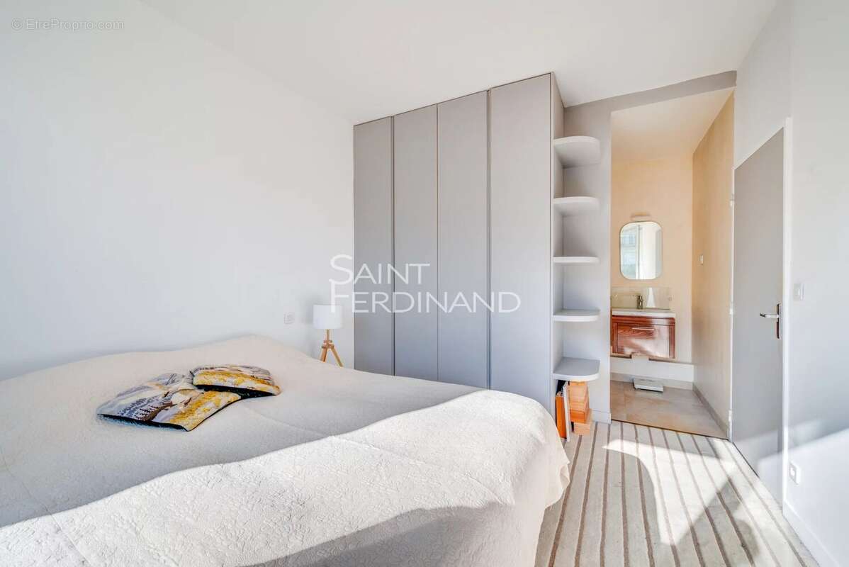 Appartement à NEUILLY-SUR-SEINE