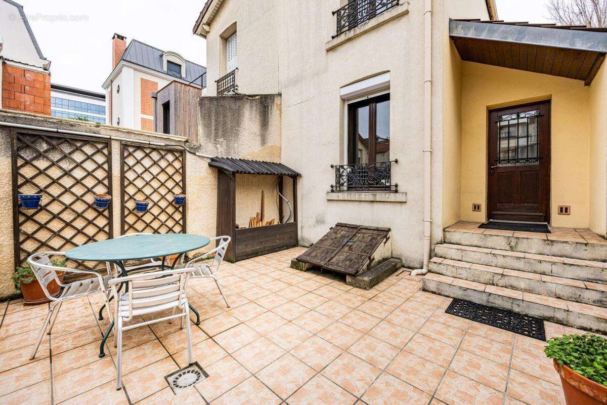 Maison à LA GARENNE-COLOMBES