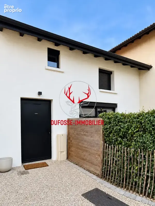 Appartement à LA TOUR-DE-SALVAGNY