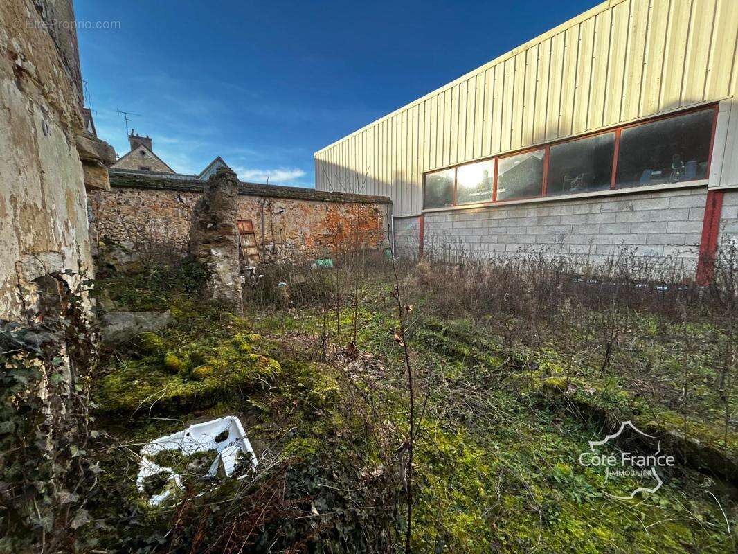 Appartement à VILLENEUVE-L'ARCHEVEQUE