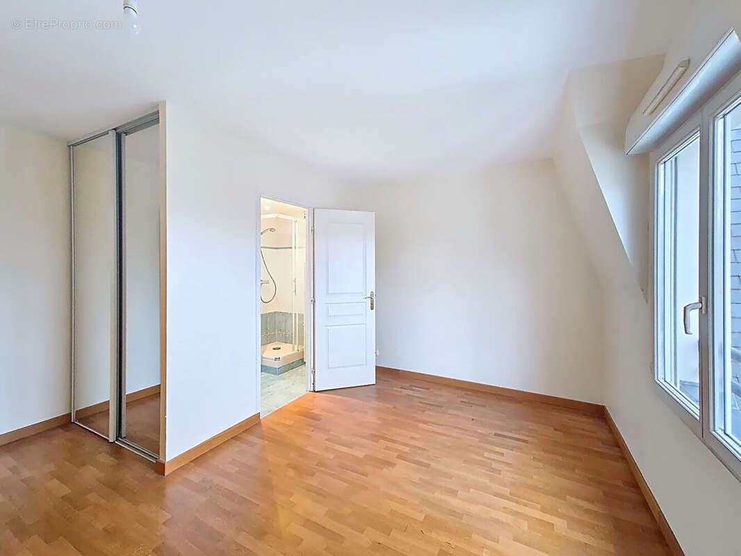 Appartement à L&#039;HAY-LES-ROSES