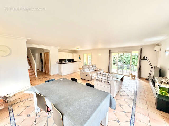 Maison à SAINT-CEZAIRE-SUR-SIAGNE