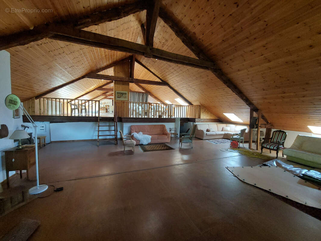 Maison à ENCHASTRAYES