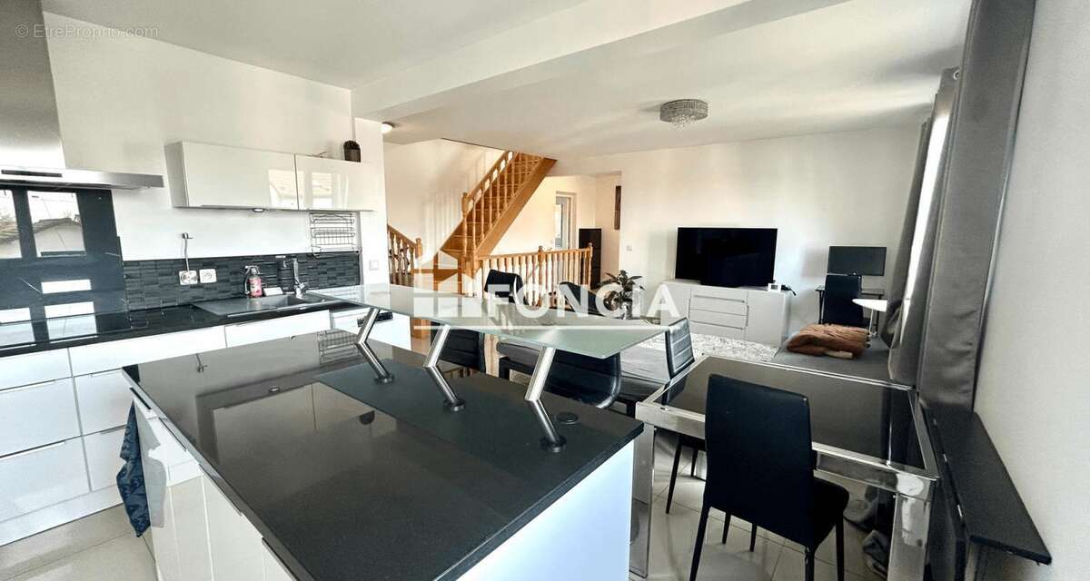 Maison à L&#039;HAY-LES-ROSES