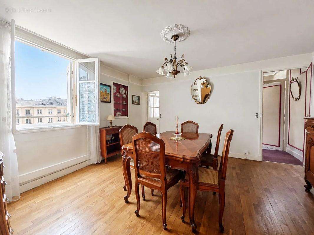 Duplex 3/4 pièces de 61 m² esprit "petite maison" à fort potentiel – Paris 17e - photo 4
